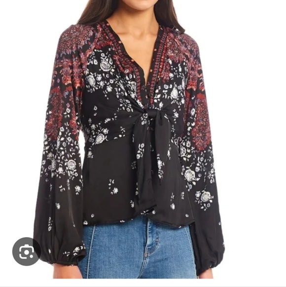 Free People Run Free Floral V-Neck Tie-Front Blouse - Black & Burgundy Size XS - Picture 2 of 7
